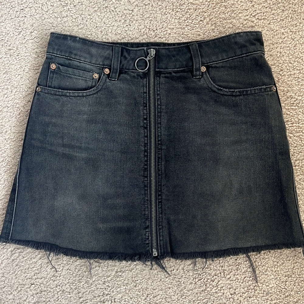 Free People Black Denim Mini Skirt with Zipper Detail
Size 27